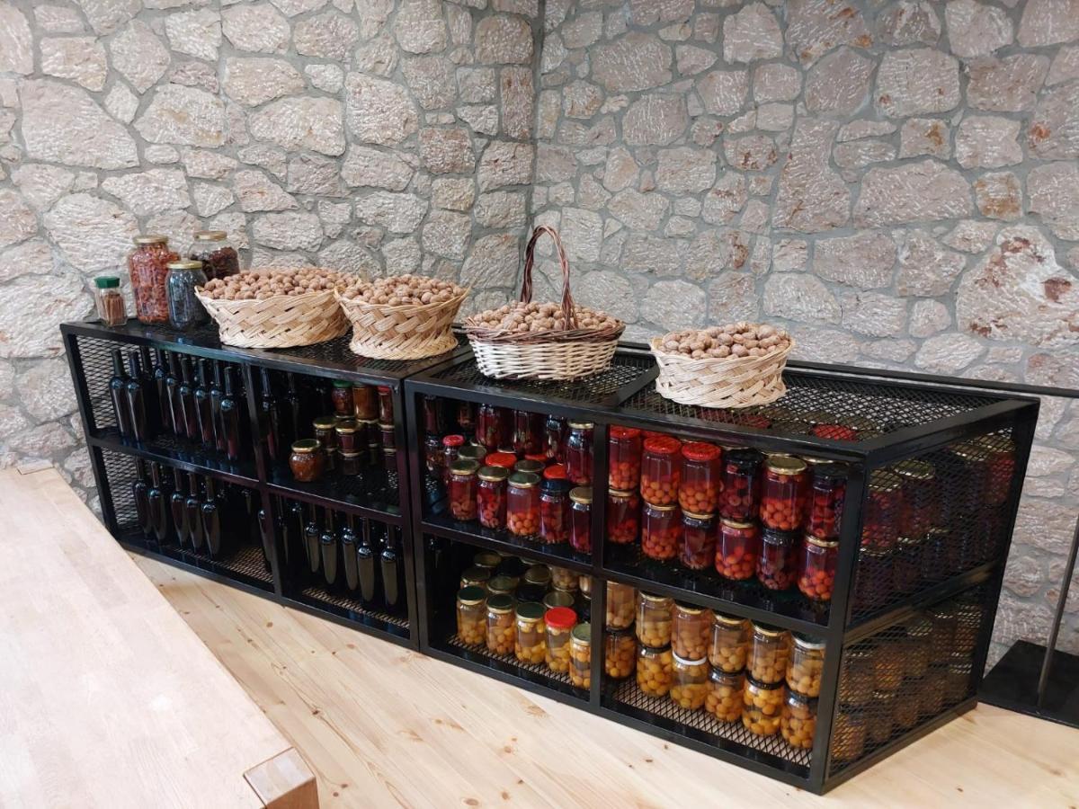 Rira - Rrajce, Shebenik Gjestgiverier